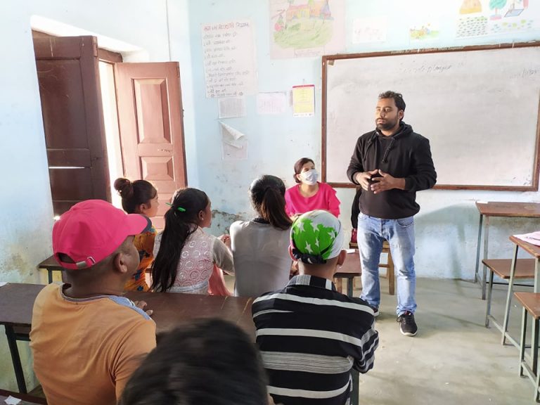 कोरोनाबाट बच्न बिद्यार्थीहरुलाई जानकारी प्रदान