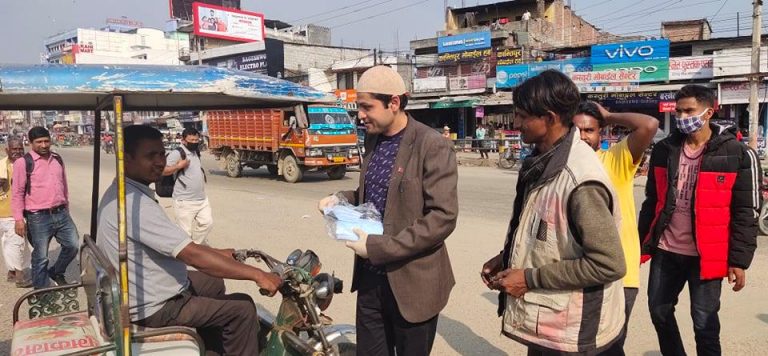 मुस्लिम समाजद्धारा निःशूल्क माक्स वितरण