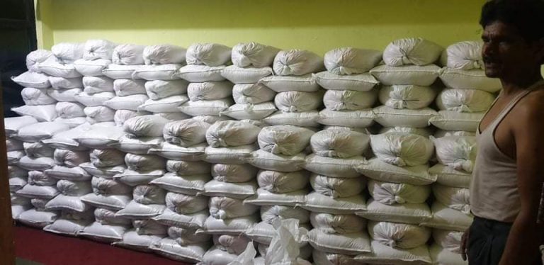 मुस्लिम समाजले शनिवार खाद्यान्न बाड्ने