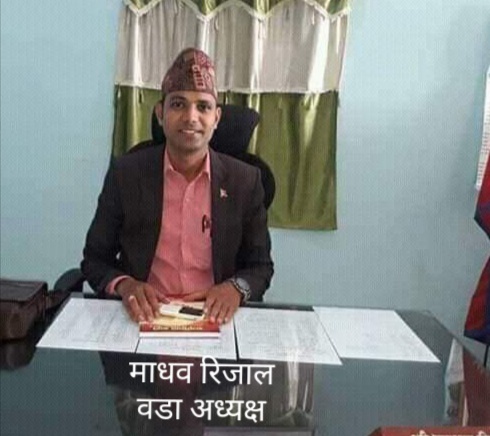 वडावासीलाई सचेत गराउँदै : वडा अध्यक्ष रिजाल