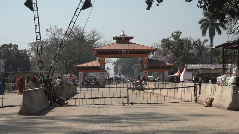 नेपालगन्ज भन्सार नाकामा अत्यावश्यक सवारीसाधान बाहेक अन्य सवारीसाधान आवतजावतमा रोक
