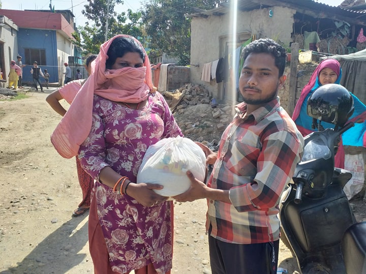 विपन्न मजदुर र विद्यार्थीलाई नेपालगञ्जको राहत सहयोग
