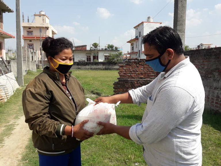 सामाजिक आधार समुहद्धारा राहत वितरण