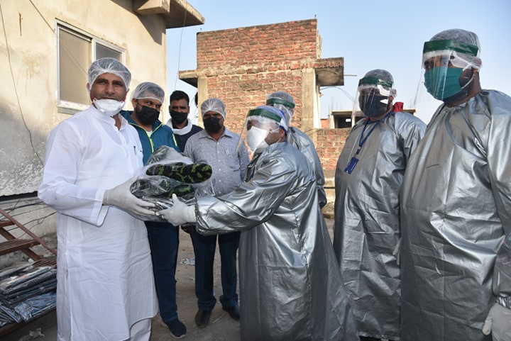 पुर्बमन्त्री राईद्धारा एम्बुलेन्स चालकलाई पीपीई