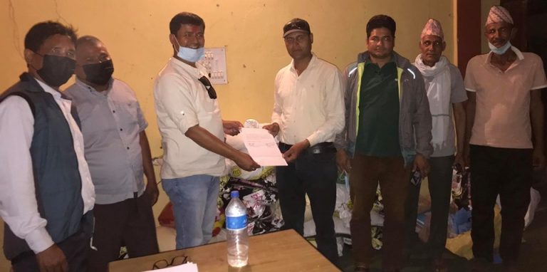 युवा नेता केसीद्वारा ९५ क्वीन्टल चामल सहयोग