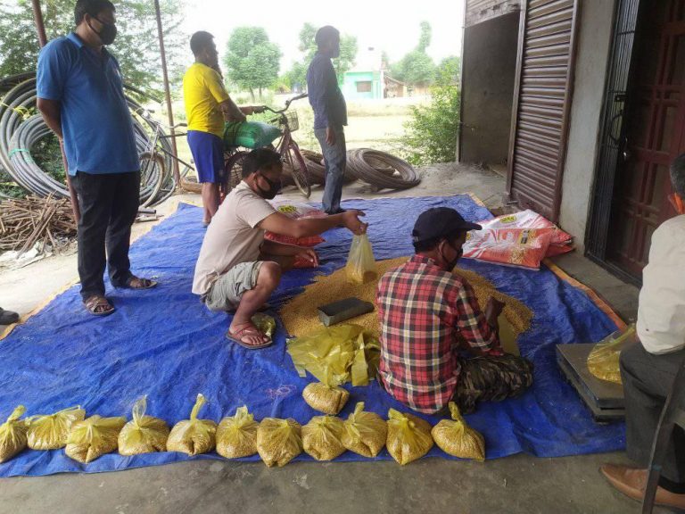 वास्तविक पिडितलाई सहयोग गर्दै सीतापुरका युवा