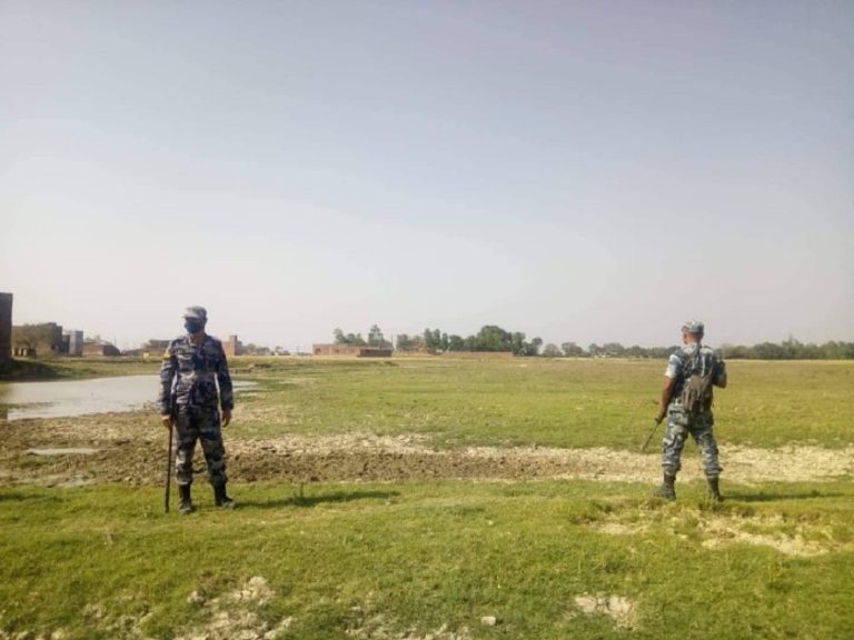 भारतका सीमावर्ती शहरमा संक्रमित बढेपछि सीमानाकाको चोर बाटोमा सशस्त्र परिचालन