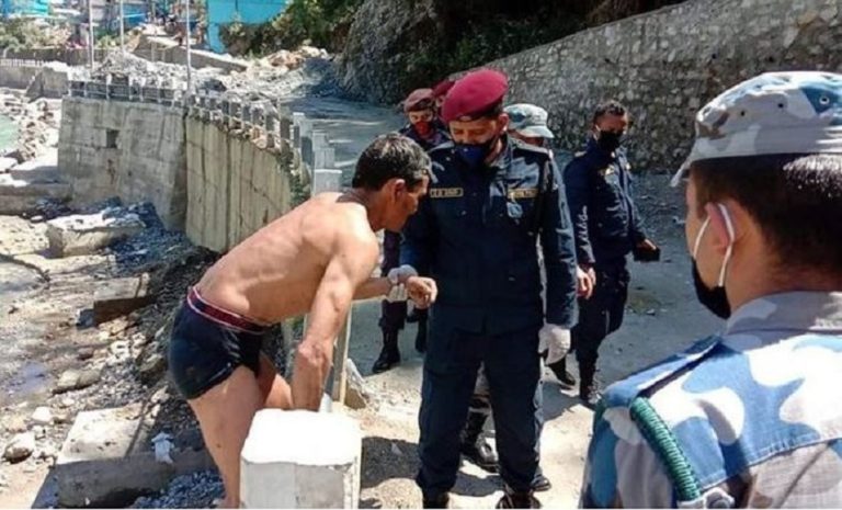 कोरोना संक्रमित युवालाई पक्राउ गर्ने सशस्त्रसहित १७ जनाको स्वाब परीक्षणमा