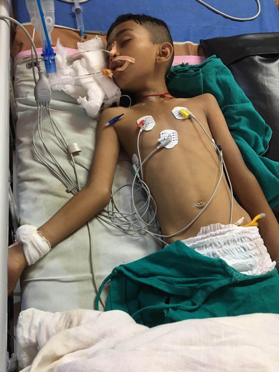 आर्थिक अभावका कारण १० बर्षे बालक समिरको उपचारमा समास्या, सहयोगको अपिल
