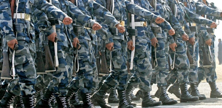 पालमुनि बसेर सीमा सुरक्षा गर्दै सशस्त्र प्रहरी