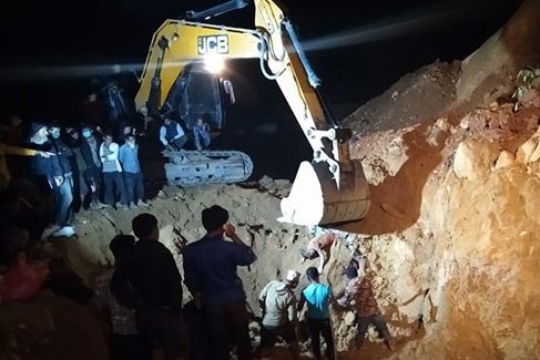 कालीगण्डकीमा सुख्खा पहिरो जाँदा ५ जना मजदूरको मृत्यु