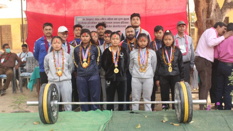 एकै बिद्यालयका ११ बिद्यार्थीहरुले भारत्तोलन खेलमा स्वार्ण, रजत तथा कास्य पदक विजेता खेलाडीलाई सम्मान