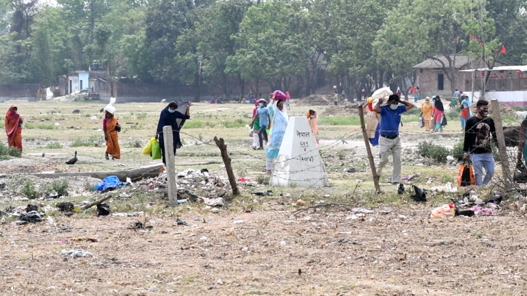 खुला सिमानाका हुँदै खुलेआम आवतजावत, सशस्त्र प्रहरी मुकदर्शक