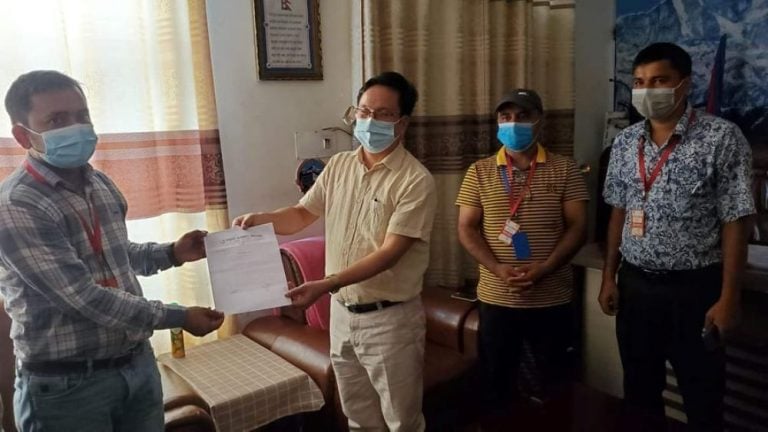 लुम्बिनीको सञ्चार विधेयक पुनर्लेखनको माग गर्दै मन्त्रीलाई ज्ञापन