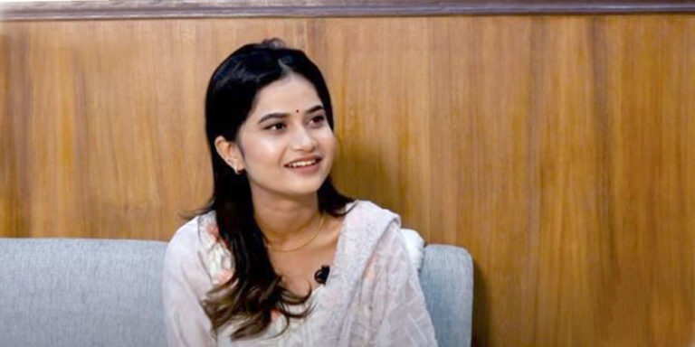 अहिलेसम्म प्रेममा परेकी छैन : गायिका एलिना चौहान