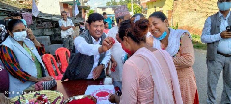 बज्जु र अरुणको बिशेष पहलमा काँग्रेस र माओबादी त्याग गरि १५० जना बढि एमालेमा प्रबेश
