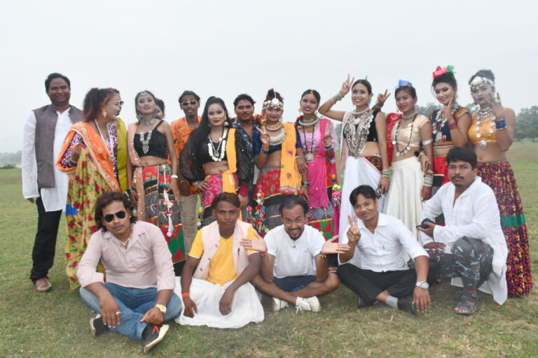 धतंगा (लोफर) ग्रुपले ल्यायो धतंगा म्युजिक भिडियो दर्जन बढि कलाकारहरुको भुमिका (भिडियो सहित)