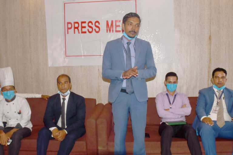 कोहलपुरको होटल म्याक्सले नाइट क्लब सन्चालन गर्दै