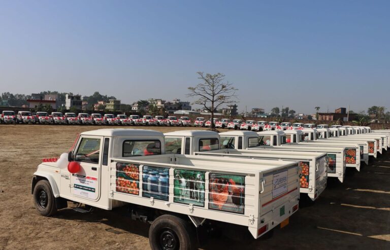 महिला सहकारीलाई हेफरद्वारा ४७ वटा ढुवानी साधन हस्तान्तरण