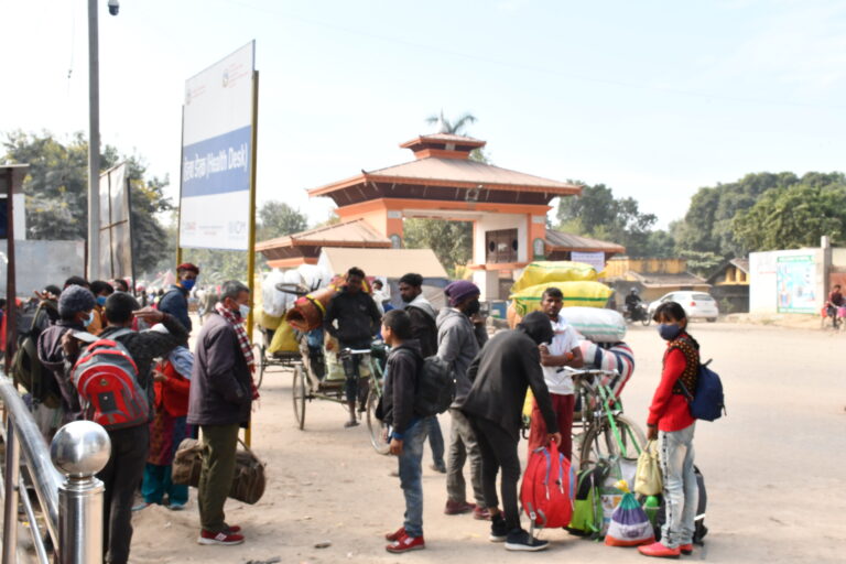 कोरोना जाँच बिनै भारतबाट नेपाल भित्रिदै नेपाली