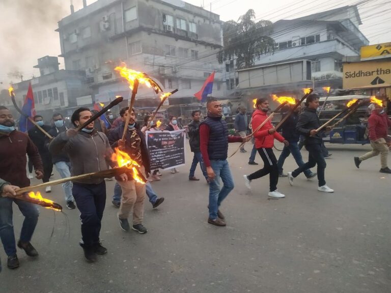 नेपालगन्जमा युवा संघको मसाल जुलुस