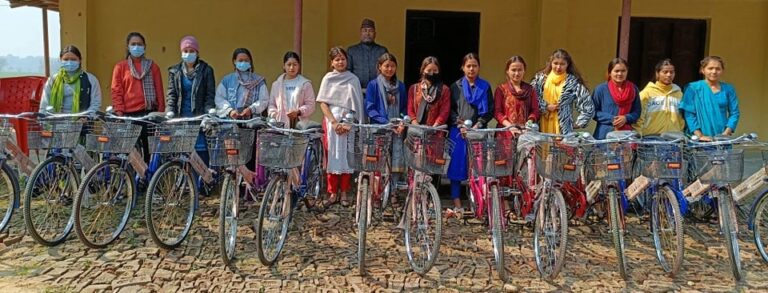 डुडुवाले ग¥यो १२२ छात्रालाई साइकल बितरण