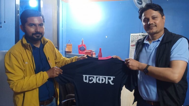 खजुरामा हुने मैत्रीपुर्ण फुटबल प्रतियोगिताका लागि पत्रकार टिमको ड्रेस सार्वजनिक