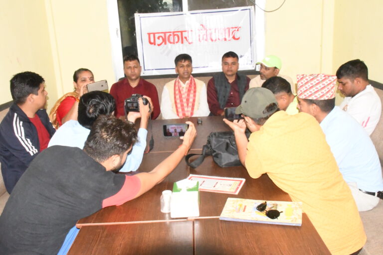 गत निर्वाचनमा खसेको मत मध्ये एमालेको पक्षमा पाँच लाख बढ्ने केन्द्रिय सदस्य रिजालको दावी