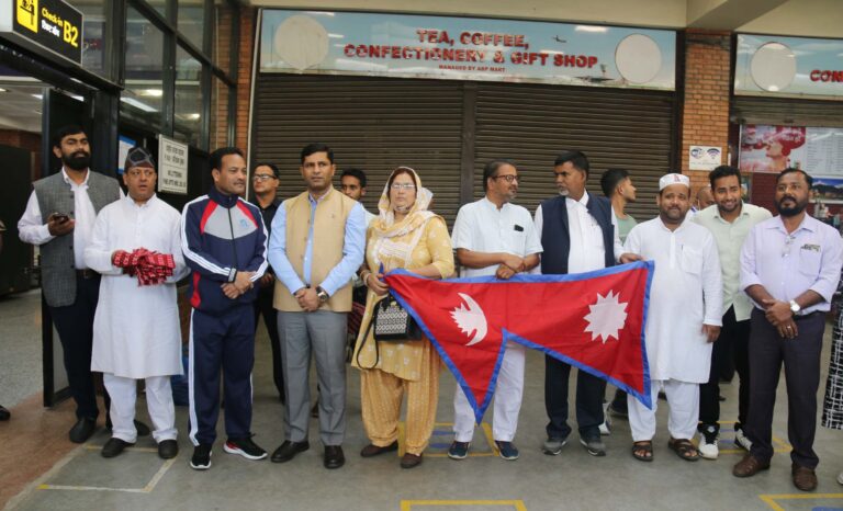 युवा तथा खेलकुद मन्त्री अथकले गर्नुभयो हजयात्रीलाई विदाइ