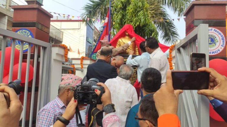 नेपालगन्ज न्युरोडको मध्यखण्डमा भानुभक्तको शालिक अनावरण
