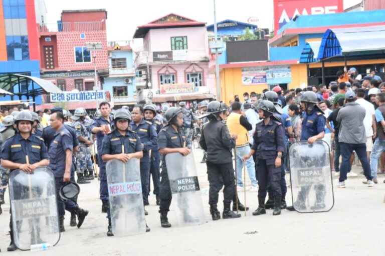 अतिक्रमित संरचना हटाउन खोज्दा कोहलपुरमा दिनभरी तनाव