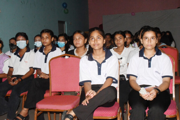 युनाईटेड एजुकेशनलले गर्यो विद्यार्थीसंग अभिमुखिकरण