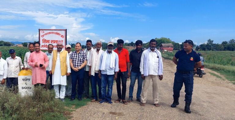 नरैनापुरको सुख्खा ग्रस्त क्षेत्रमा पुगेर मन्त्री अथकले भने “तत्काल राहतको व्यवस्था गराउँछु”