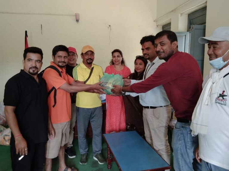 प्रदेश स्तरिय खेलका लागि खेलाडीलाई विदाई तथा पोषाक वितरण