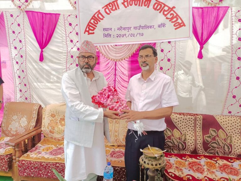 नरैनापुर पुगेर अर्थ मन्त्री शर्माले भने, “कसैलाई भोकै बस्न दिने छैन”