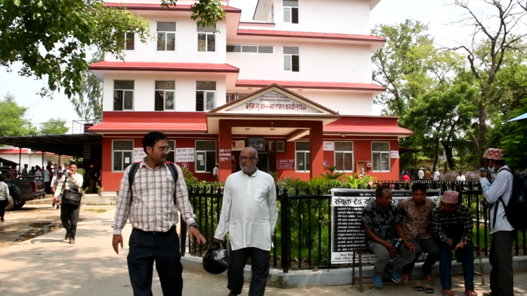नेपालगन्ज मालपोत कार्यालयमा बिचौलियाको बिगबिगी, बिचौलिया बिना काम गर्दैनन कर्मचारी