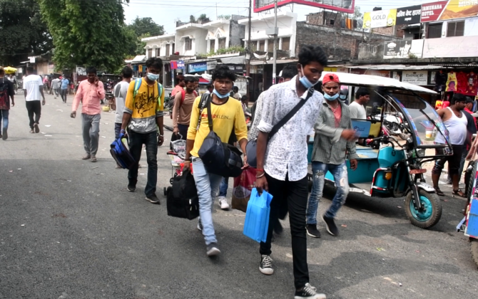 जमुनाहा नाका हुँदै दैनिक ७ हजार बढि नेपाली स्वदेश फर्किदै