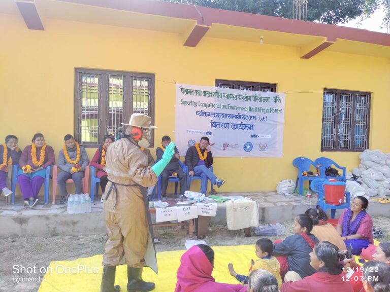खजुरामा व्यक्तिगत सुरक्षा सामाग्री सेट वितरण