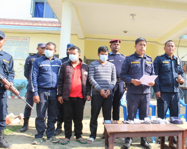 नेपालगन्जबाट साढे ५ लाख नक्कली नोटसहित ३ जना पक्राउ