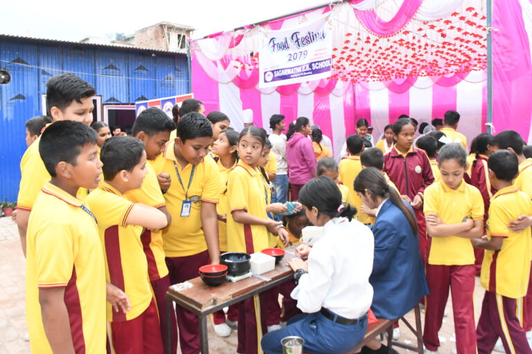 सगरमाथा बोडिङ स्कूलका विद्यार्थीद्धारा फुड फेस्टिवल आयोजना