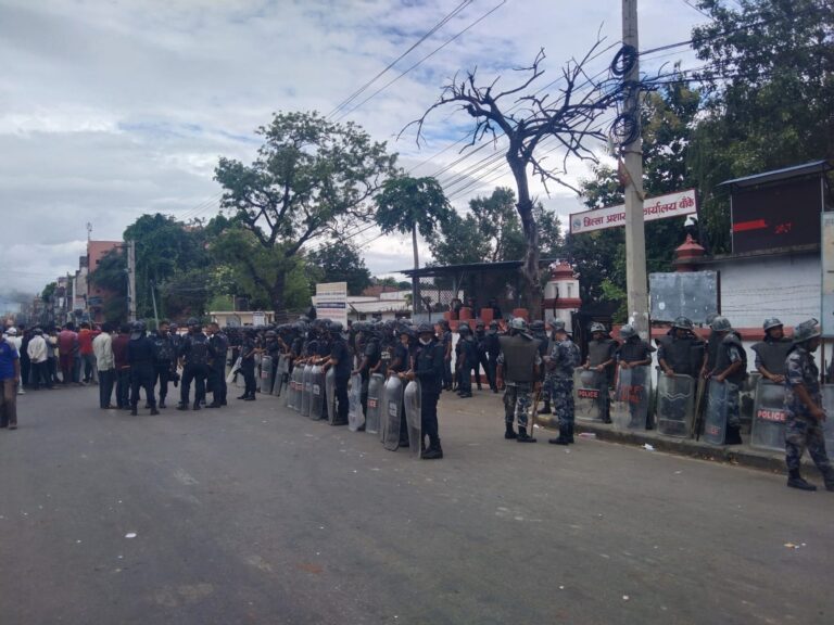कफ्युका विचमा नेपालगन्जमा दुई पक्ष विच झडप, कयौ घरमा तोडफोड