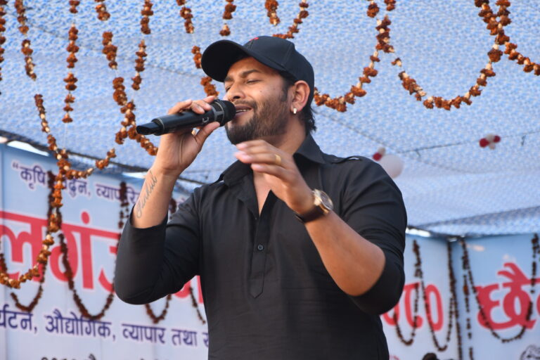 चिर्चित गायक कुलेन्द्रको बजोड प्रस्तुतीमा रमाए नेपालगन्ज महोत्सवका दर्शक