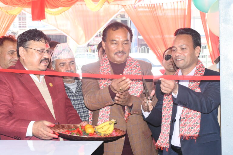 कोहलपुरमा द रेमण्ड टेलर्स एण्ड सटिङ सुटिङ सेन्टर संचालनमा