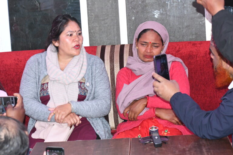 मलेसियामा विरामी परेका ओलीलाई नेपाल फर्काउन परिवारको आग्रह
