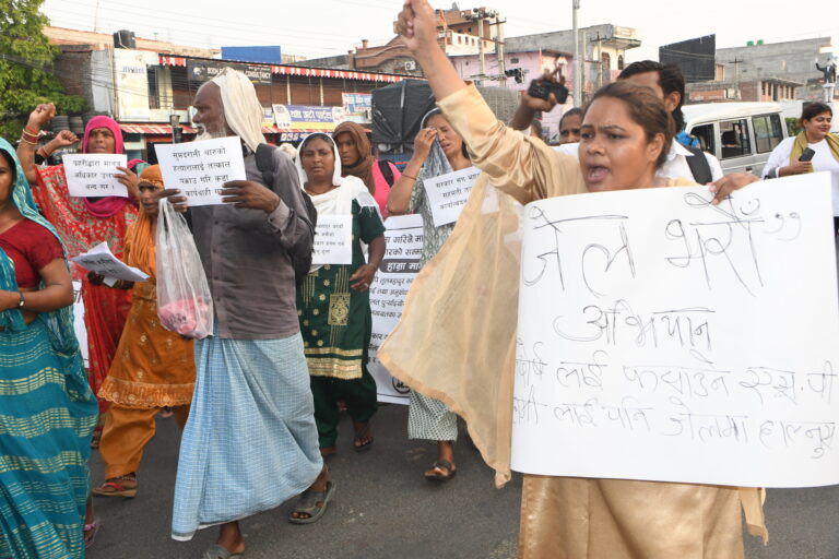 जेल भरौं अभियान लिएर हिडे बाँकेका १५ पिडित महिलाहरु काठमाण्डौं