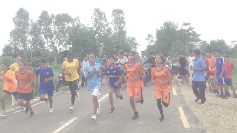 अन्तर बिद्यालय छात्र–छात्रा दौड प्रतियोगितामा सुमन र बिनिता प्रथम