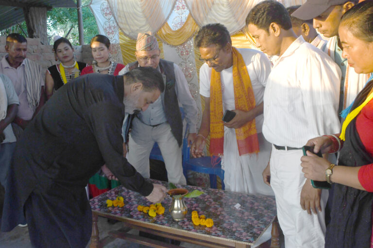 नेपाली काँग्रेस बैजनाथ ७ पेडारीले ग¥यो दिपावलीको शुभकामना आदनप्रदान