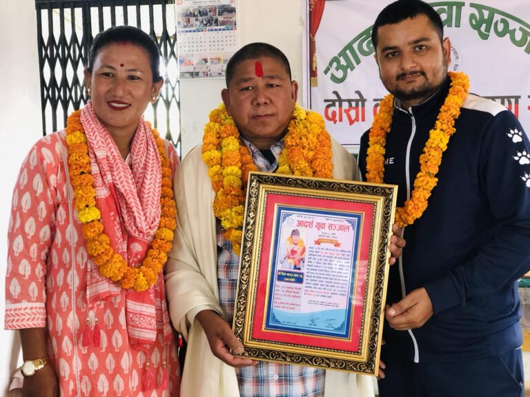 आदर्श युवा सञ्जालद्धारा समाजसेवी थापा सम्मानित