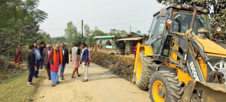 डुडुवा ६ मा शुरु भएको कालोपत्रे सडकको एमालेद्वारा अनुगमन