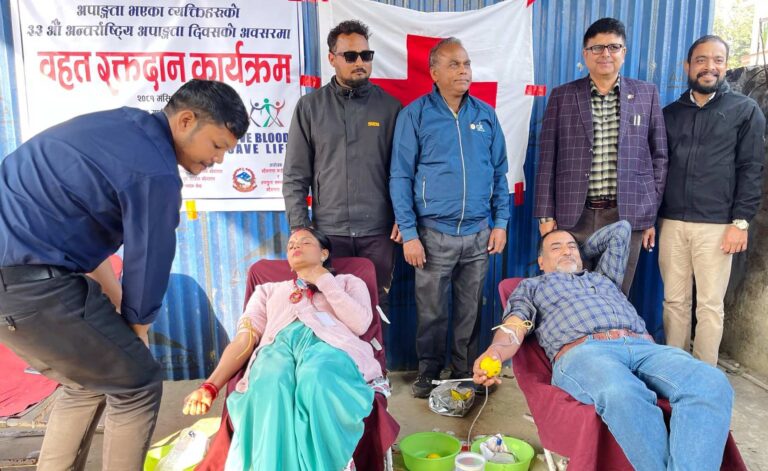 बर्दियाको मैनापोखरमा ६ जना महिला सहित ७० जनाद्वारा रक्तदान